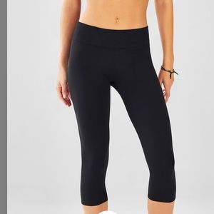 Fabletics salar powerhold Black Capri leggings. XL